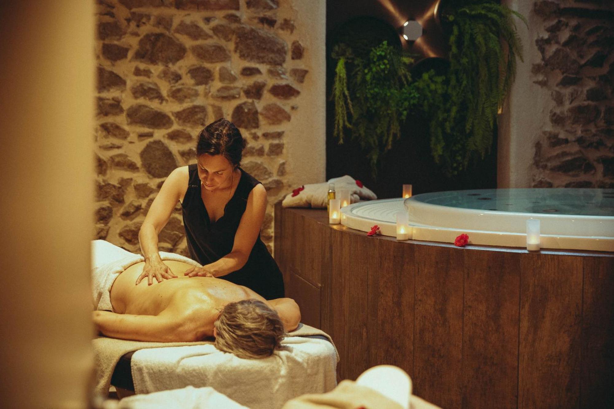 Auberge De Clochemerle, Spa Privatif & Restaurant Gastronomique Vaux-en-Beaujolais Екстериор снимка
